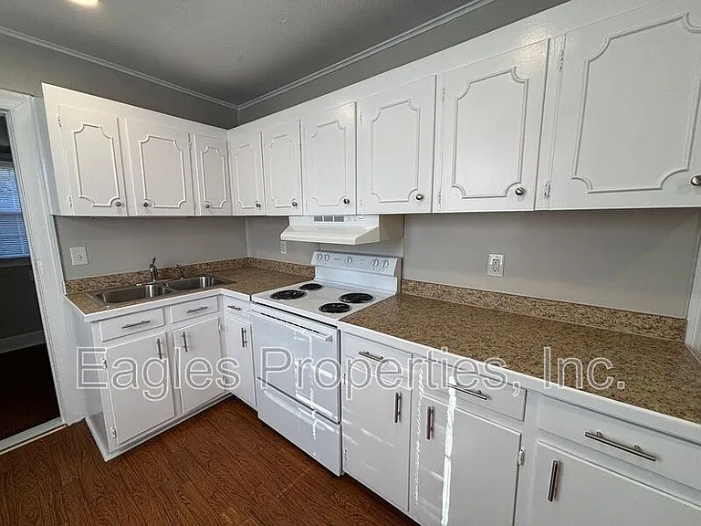 905 N Pineview Ave — Photo 6
