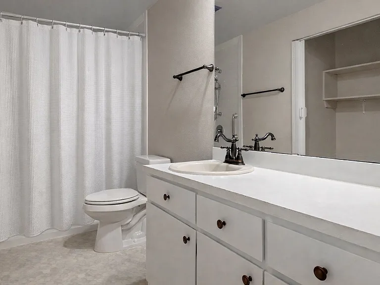 20754 Canterbury Ct — Photo 5