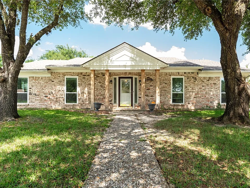 3705 Holly Dr