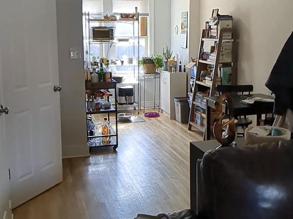 1st image of 199 E 8th Ave