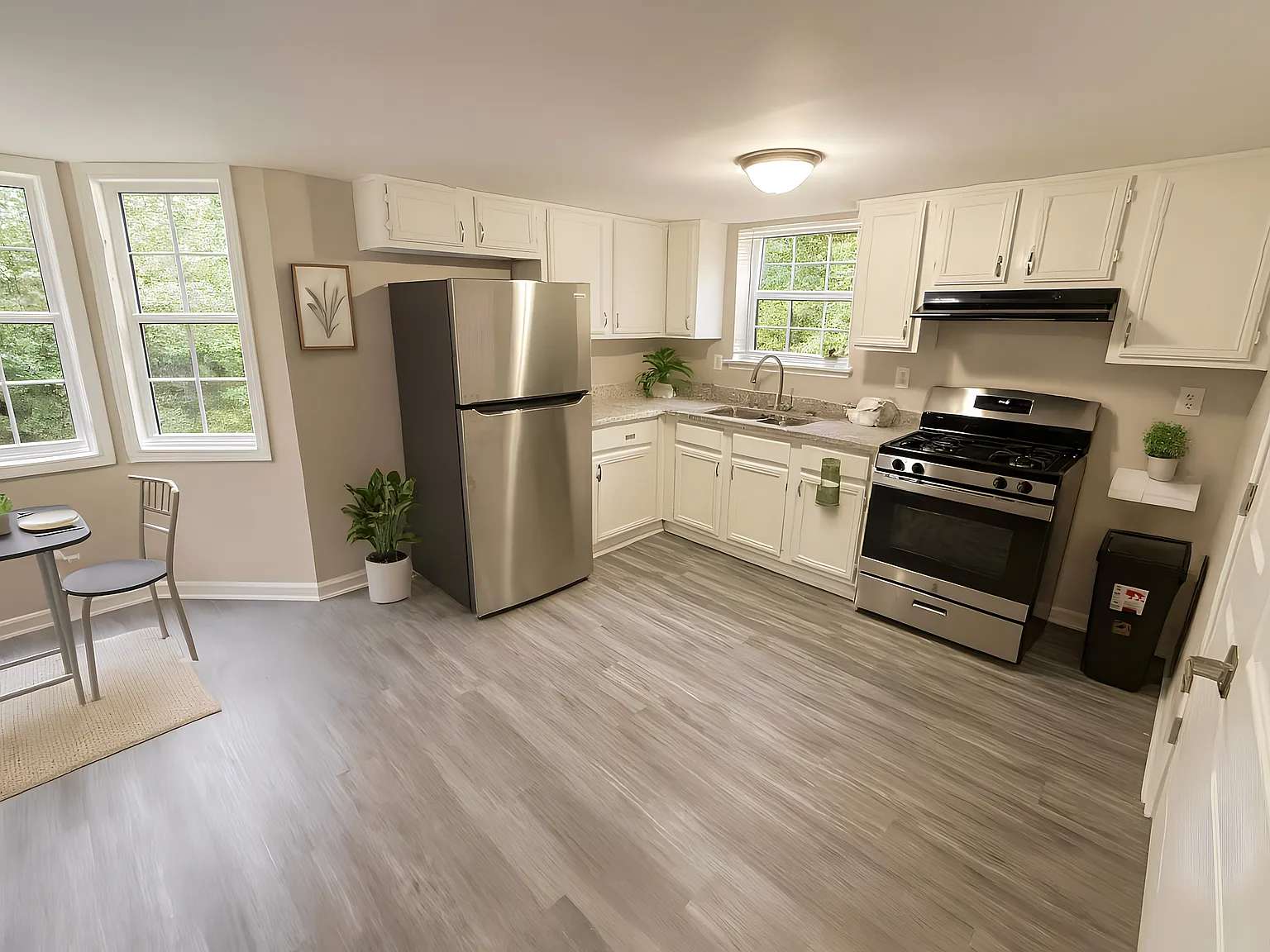 4 bed, 4.0 bath, 2200 sqft, $741 — Photo 2