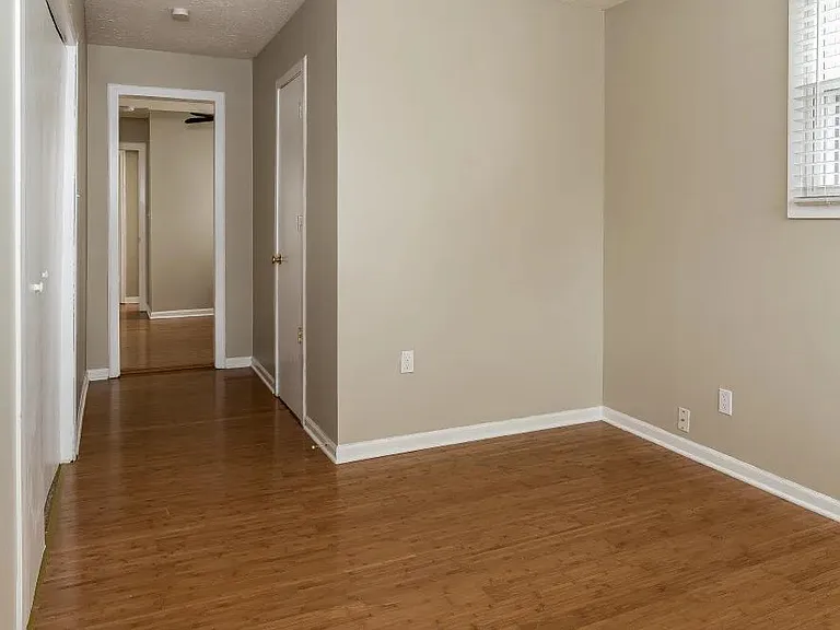 320 S Yale Ave — Photo 8