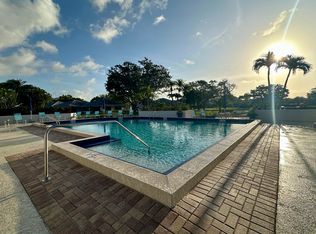 305 Club Dr, Palm Beach Gardens, FL 33418