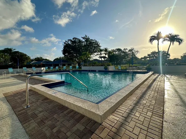 305 Club Dr, Palm Beach Gardens, FL 33418