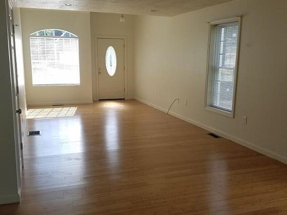 Living room (similar unit)