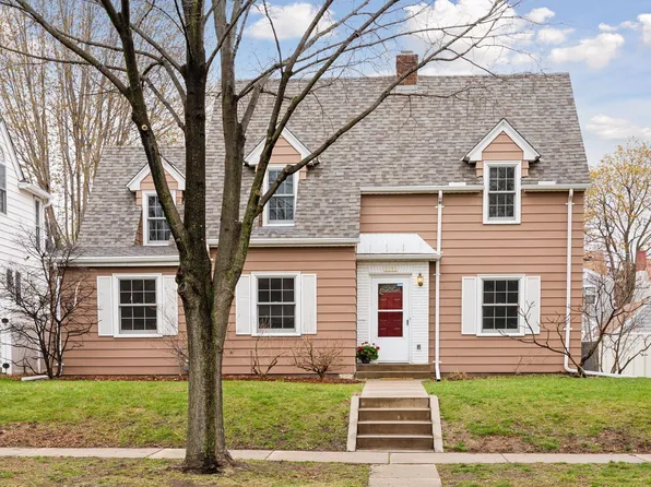 2092 Hartford Ave, Saint Paul, MN 55116