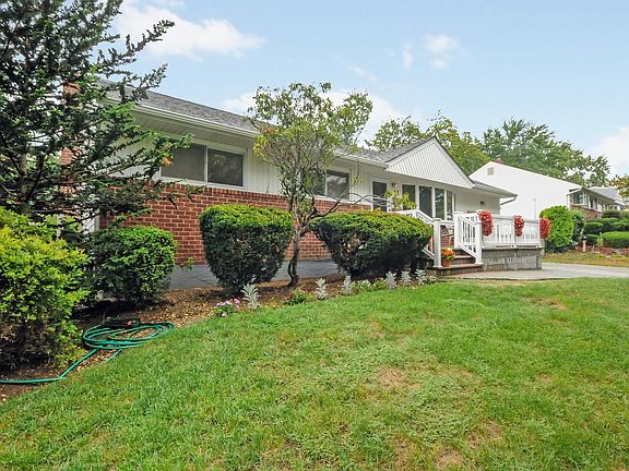 2nd image of 12 Lark Ct