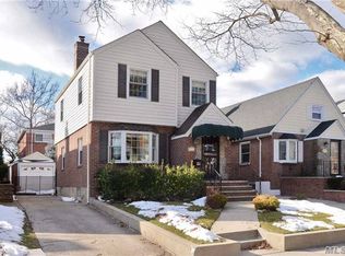 4522 166th St, Flushing, NY 11358