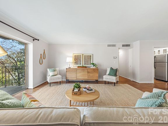 4th image of 1323 Queens Rd Unit 321