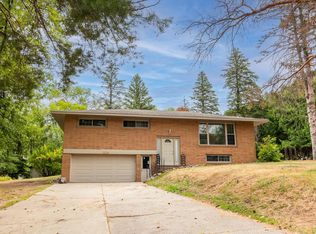 2336 Crown Crest Dr, Saint Cloud, MN 56301