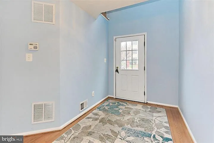 3 bed, 3.5 bath, 1886 sqft, $3,000 — Photo 2
