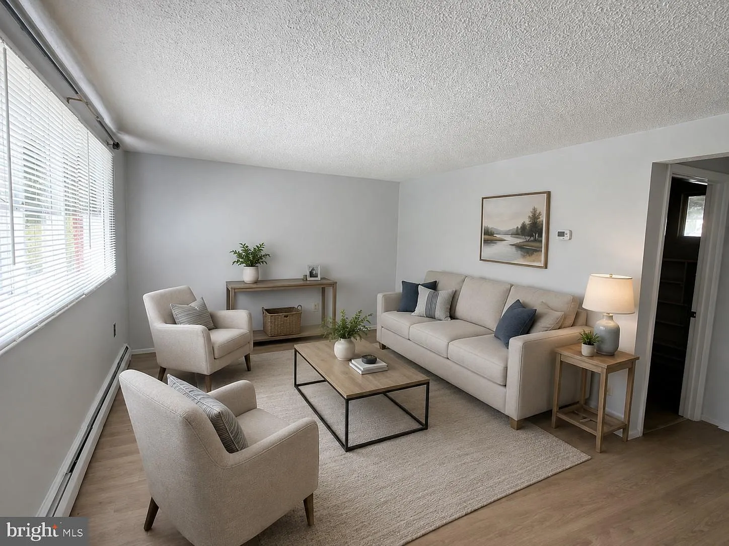 4 bed, 1.5 bath, 1401 sqft, $2,400 — Photo 3