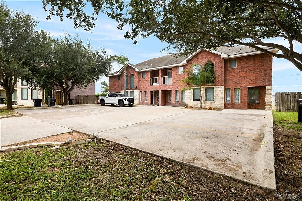 3 bed, 2.5 bath, 1272 sqft, $1,275 — Photo 2