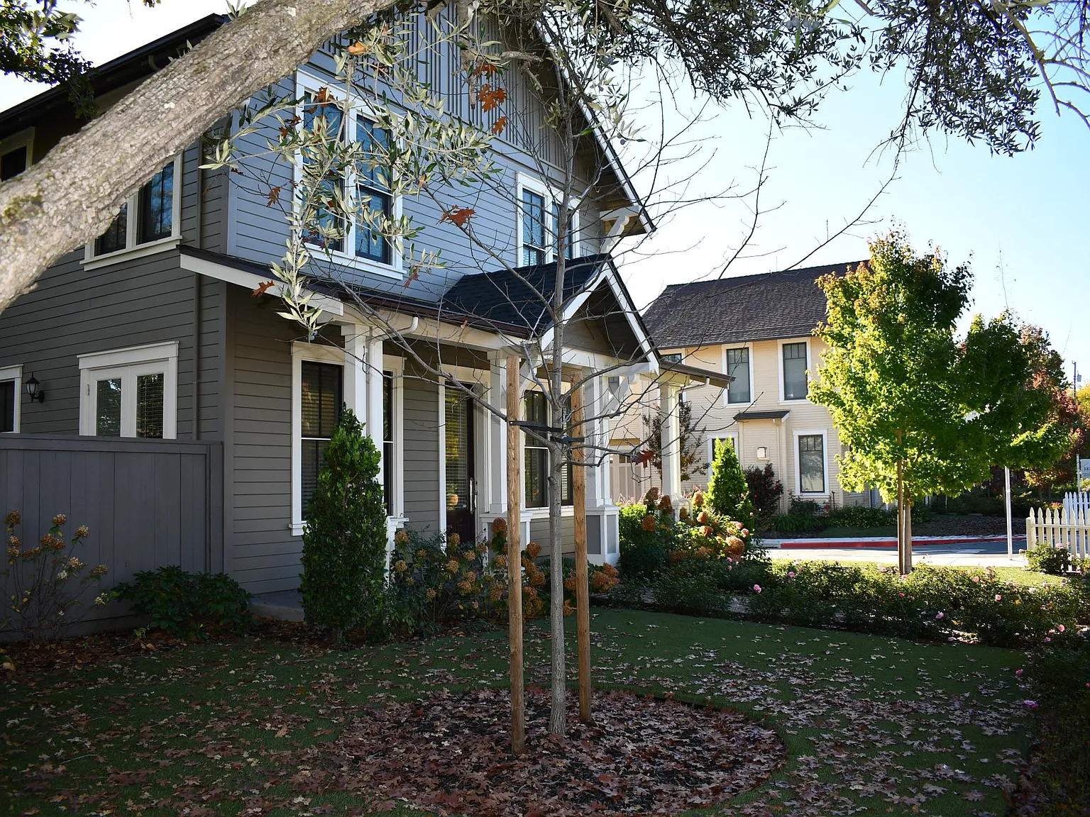 3 bed, 2.5 bath, 1300 sqft, $4,550 — Photo 2