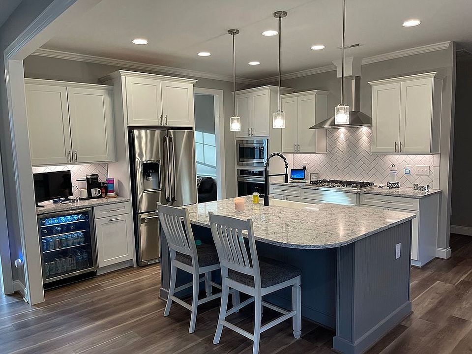 2nd image of 866 W Craftsman Way