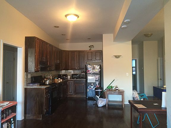 4th image of 1136 W Grand Ave