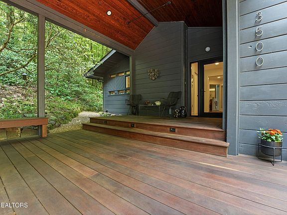 2nd image of 3500 Montlake Dr