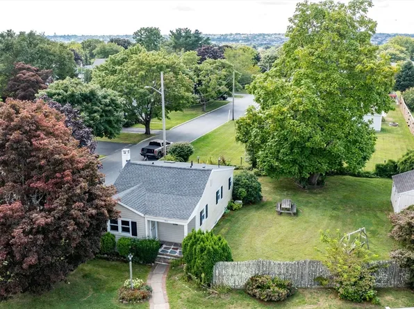 386 Alden Rd, Fairhaven, MA 02719