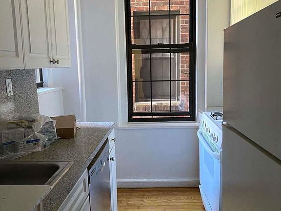 3rd image of 212 W 22nd St APT 3G