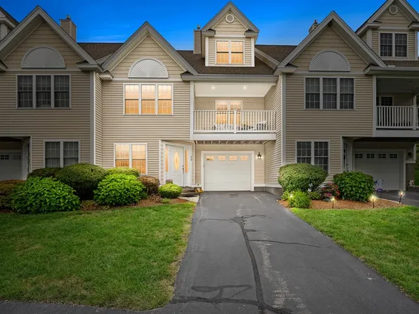 98 Carrington Ln, Uxbridge, MA 01569