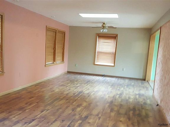 2nd image of 5 Applewood Ct