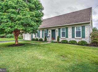 543 W Conestoga St, New Holland, PA 17557