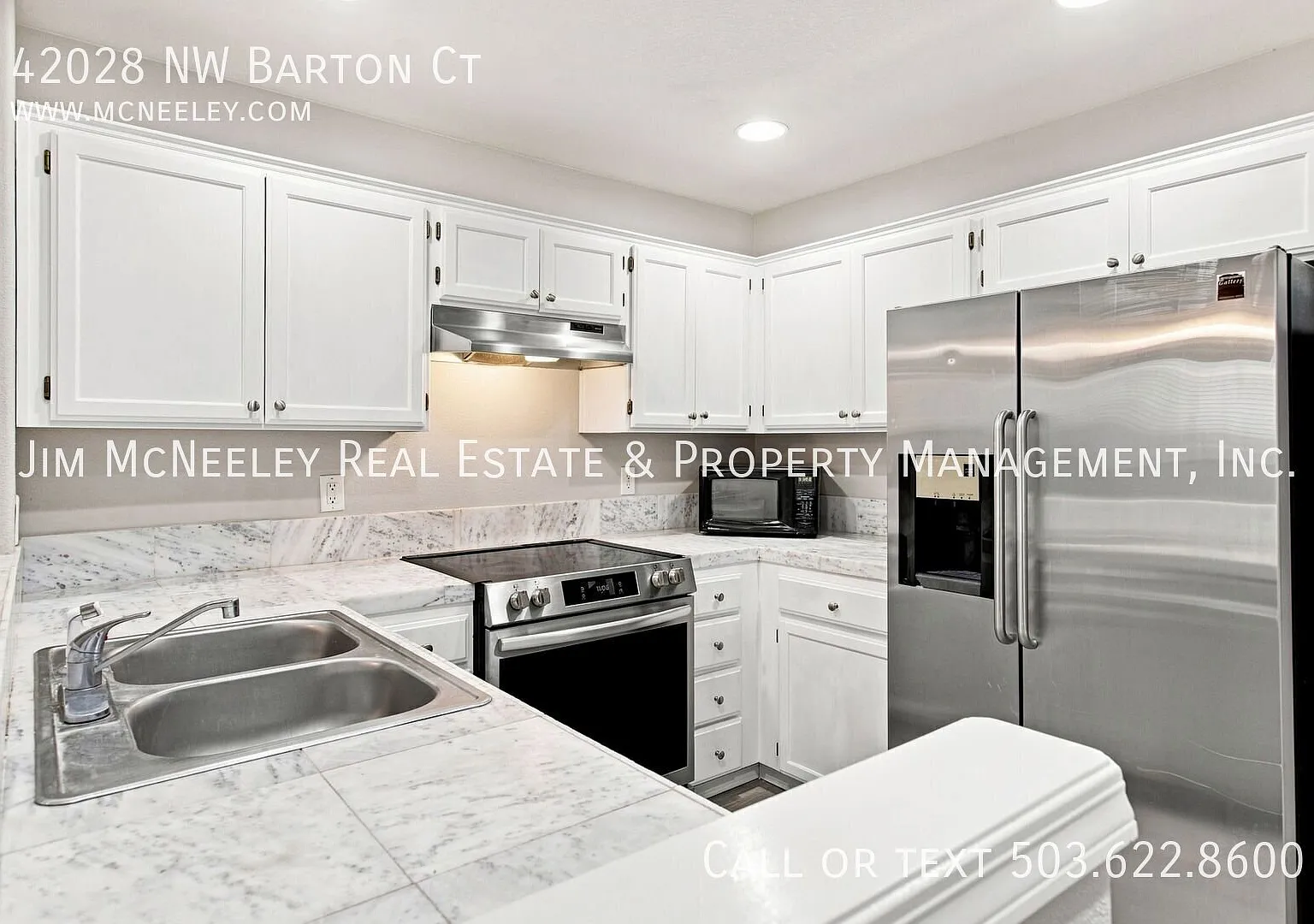 3 Bedroom Home in Banks Large Fenced Yard & Updated Appliances — Photo 3