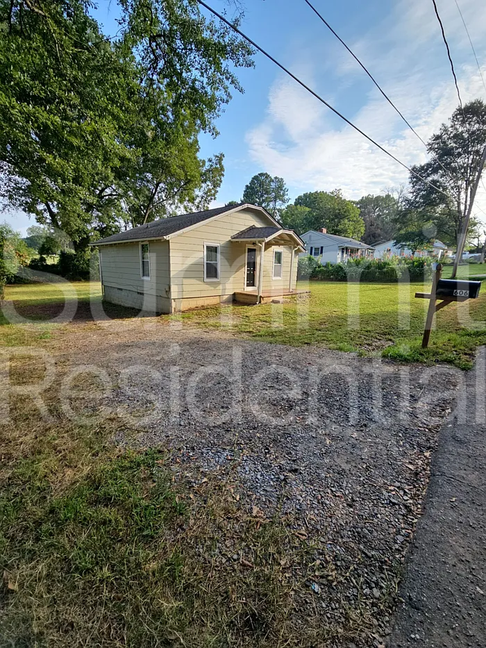 2 bed, 1.0 bath, 780 sqft, $1,145 — Photo 2