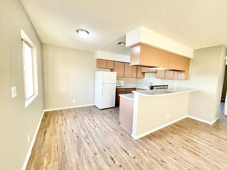 1400 Henry Dr — Photo 6