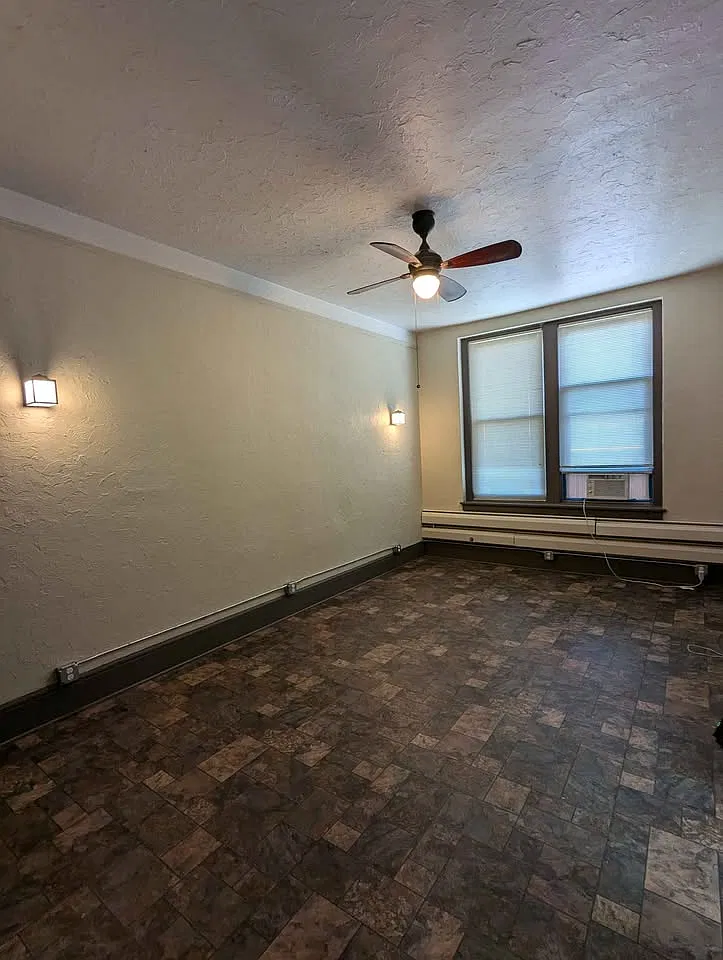 Studio, 300 sqft, $850 — Photo 1