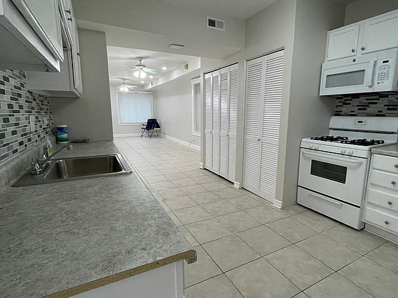 5th image of 1010 N California Ave