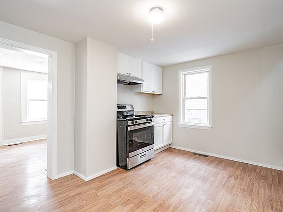 4th image of 30 Mazarin St
