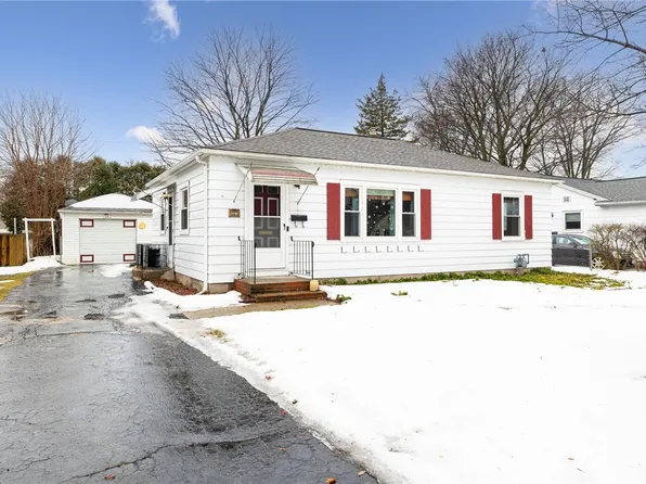 461 Pemberton Rd, Rochester, NY 14622