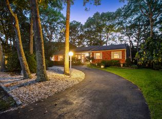 172 W Tiana Rd, Hampton Bays, NY 11946