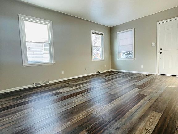 2nd image of 419 Pasadena Blvd