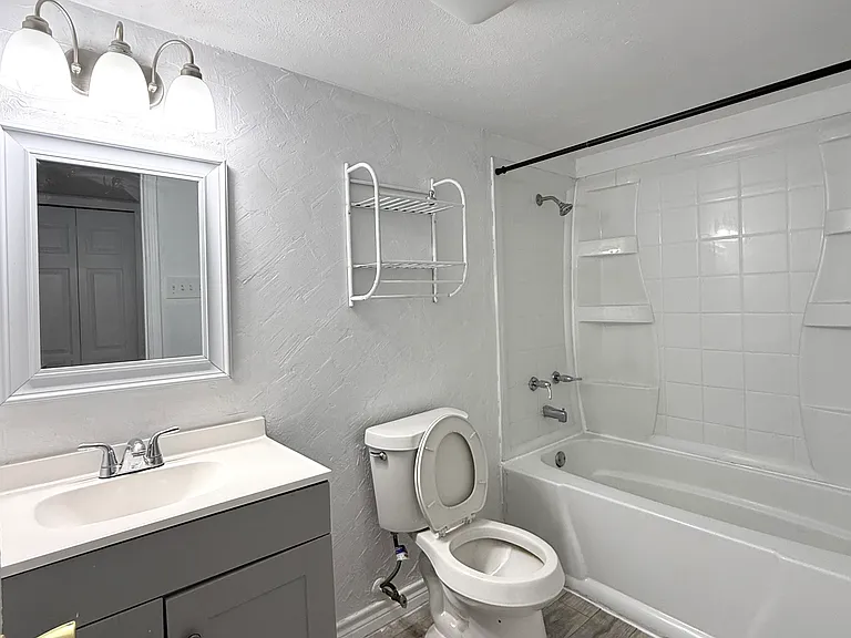 545 Oldbridge Dr — Photo 5