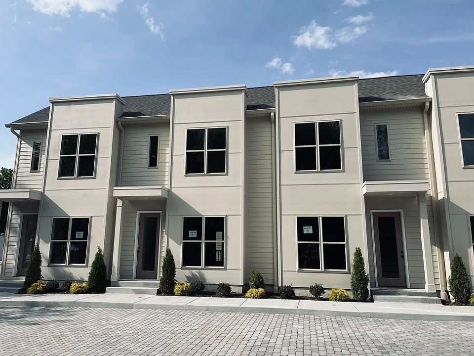 2nd image of 467 Morton Ave #101