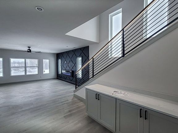 5th image of 107 E Acacia Cir