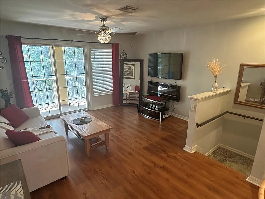 2 bed, 2.5 bath, 1064 sqft, $2,200 — Photo 3