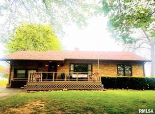 427 Elm St, Victoria, IL 61485