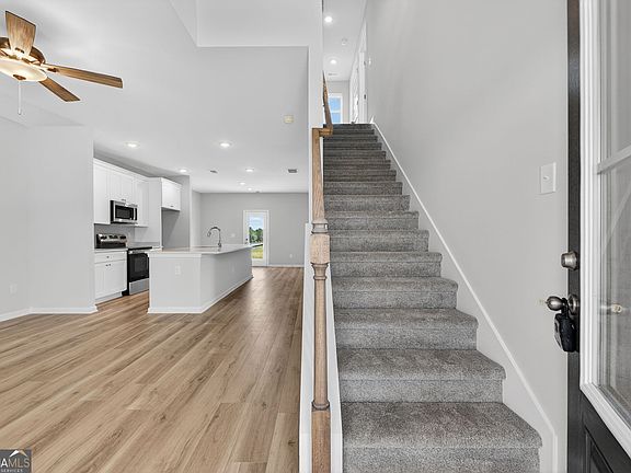 5th image of 768 Primrose Cir