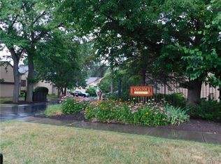 19 Nursery Ln, Syracuse, NY 13210