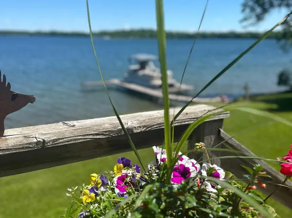 19466 Peninsula Trl, Battle Lake, MN 56515