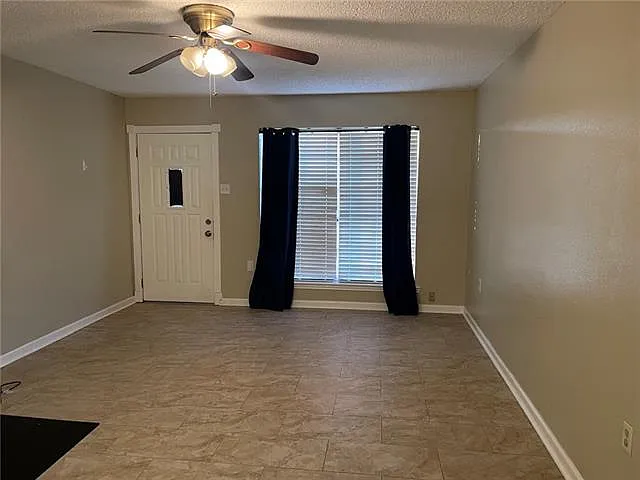 4 bed, 2.0 bath, 1400 sqft, $1,700 — Photo 2