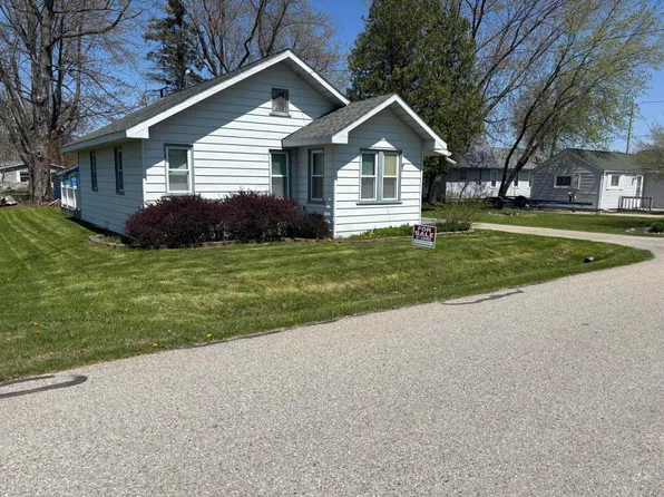 127 Sandpiper Ave, Houghton Lake, MI 48629