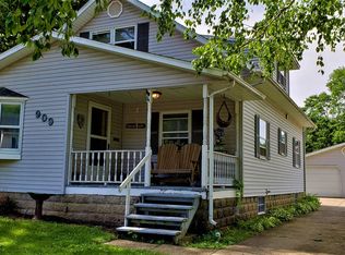 909 E Chamberlin St, Dixon, IL 61021