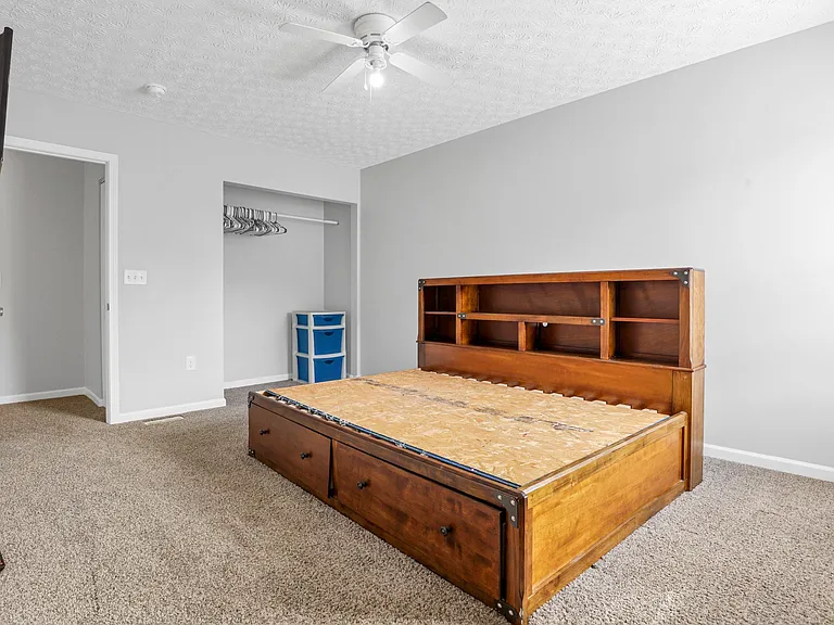 920 Sara Ct #920 — Photo 36
