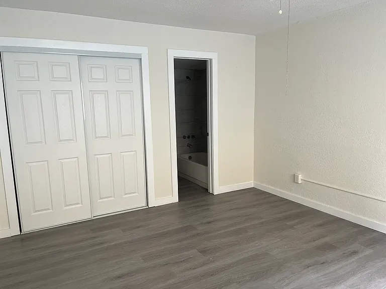 2301 Bay Blvd #1 — Photo 20