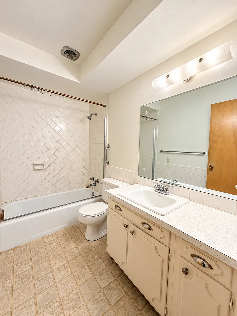 Beverly Manor 1728 — Photo 4