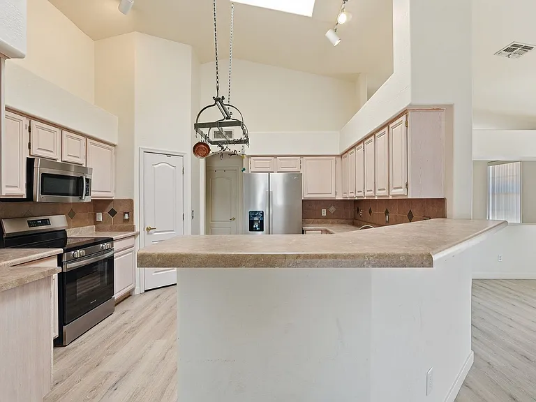10860 N 118th Way — Photo 9